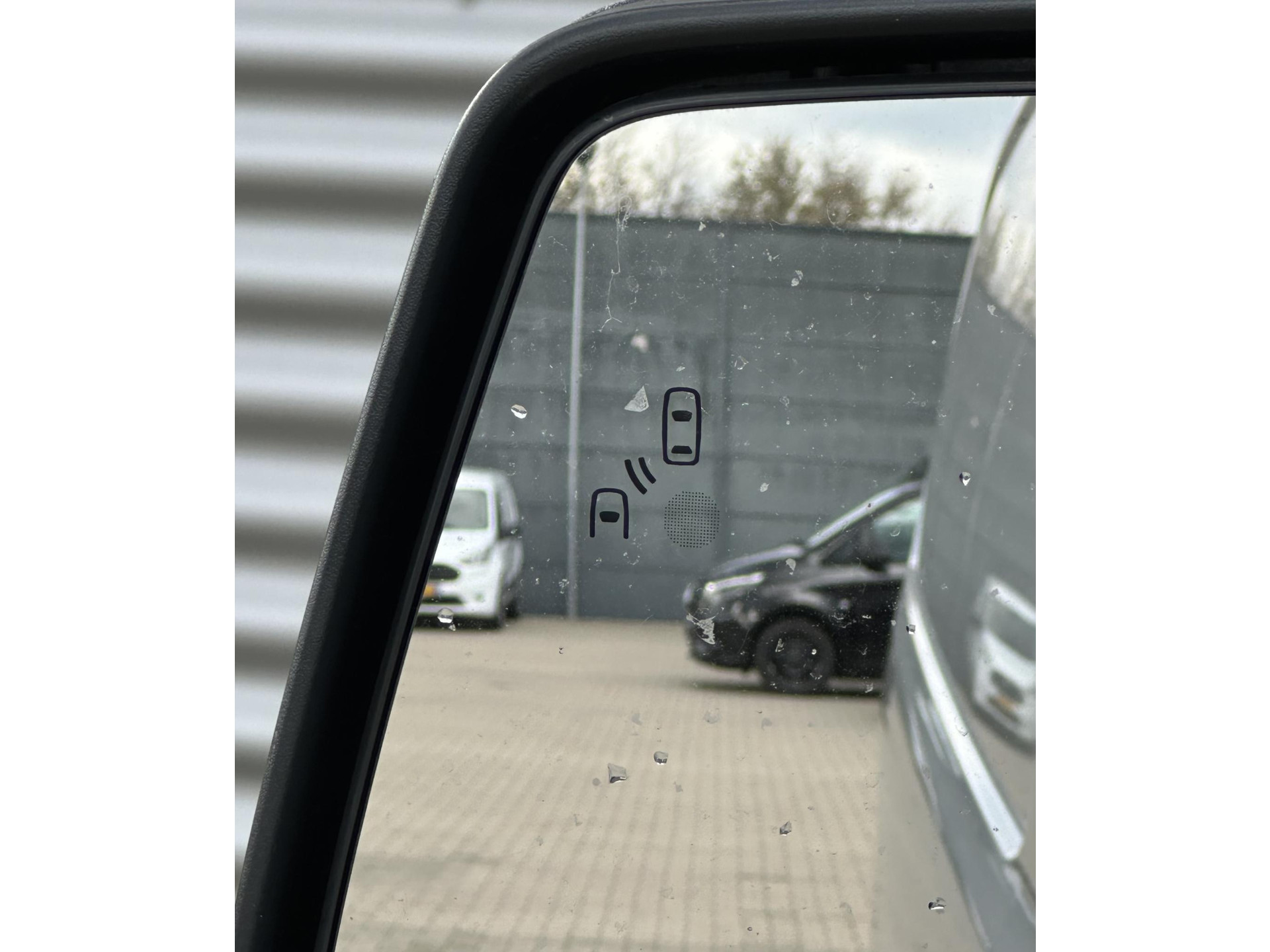 48652298-16.jpg