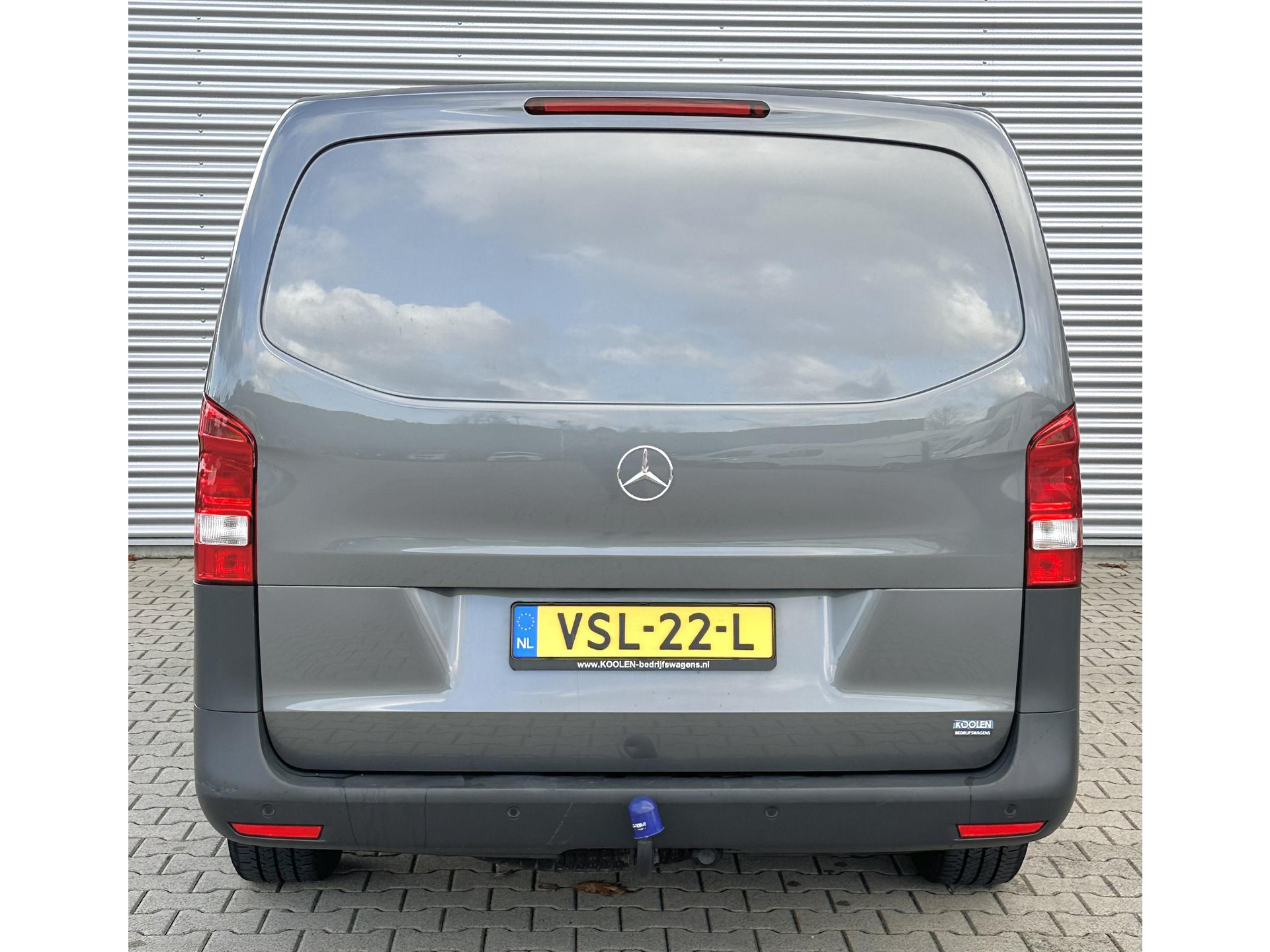 48670448-11.jpg